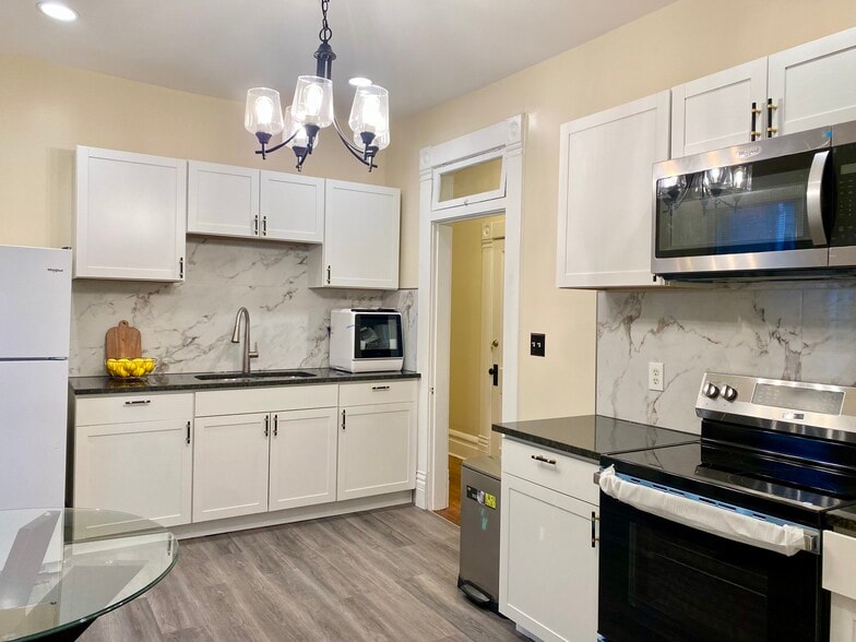 Shared Kitchen - 1372 Neil Ave