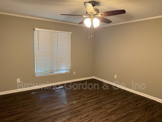 Building Photo - 215 Hillsboro Pl