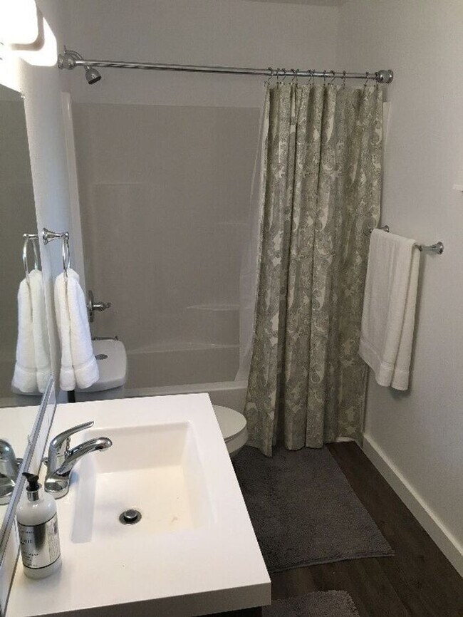 Building Photo - Perfect 1 Bedroom 1 Bath Cottage House!!!