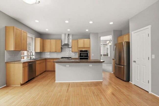 Building Photo - Gorgeous Modern Air Conditioned Home in Ga...