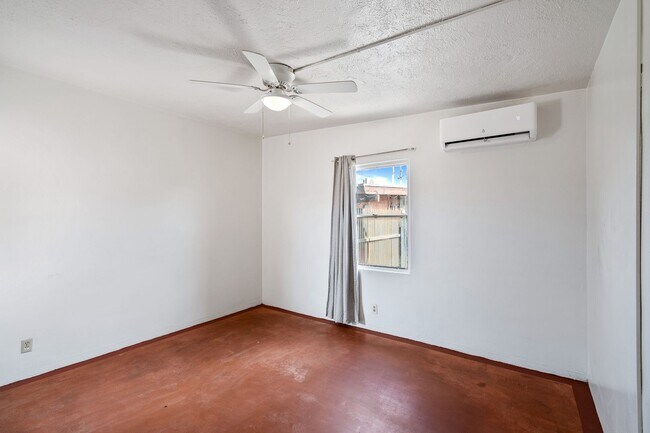 Building Photo - 2230 E Spring St