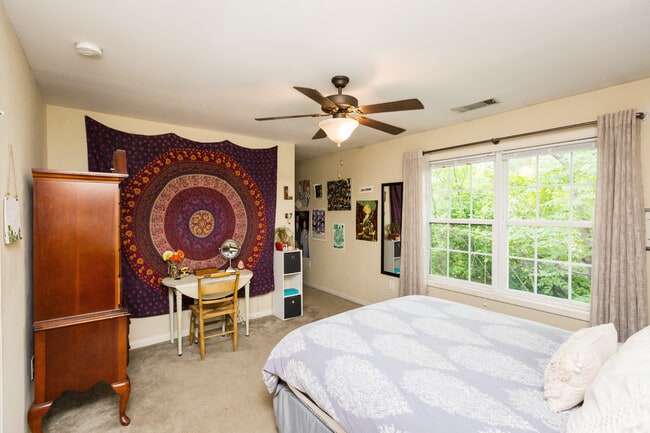 Building Photo - 239 Ruth St