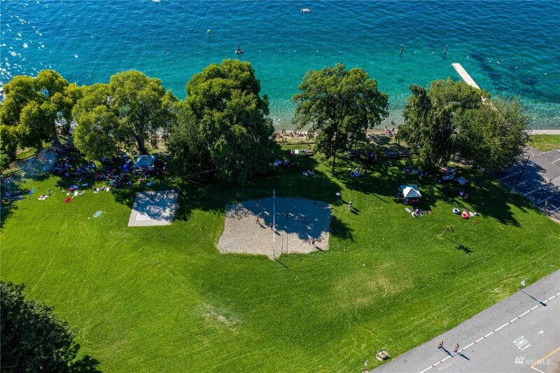 Building Photo - 113 N E Center St