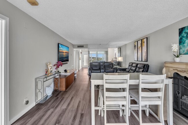 Building Photo - 14623 Bonaire Blvd