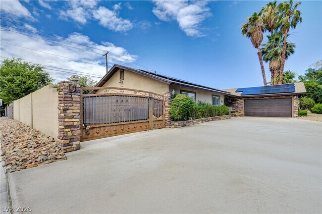 Building Photo - 2712 W Oakey Blvd