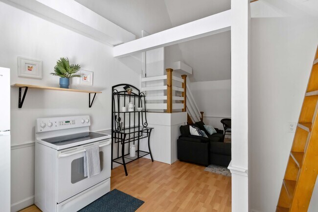 Building Photo - 7447 Hawkins Rd