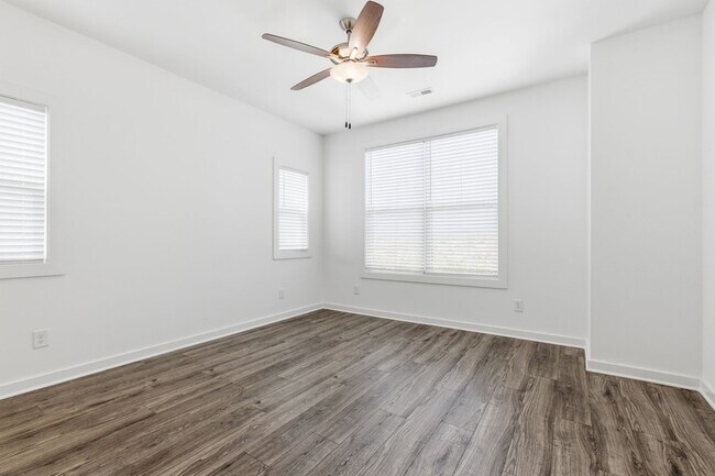 Building Photo - 1170 Dickerson Rd