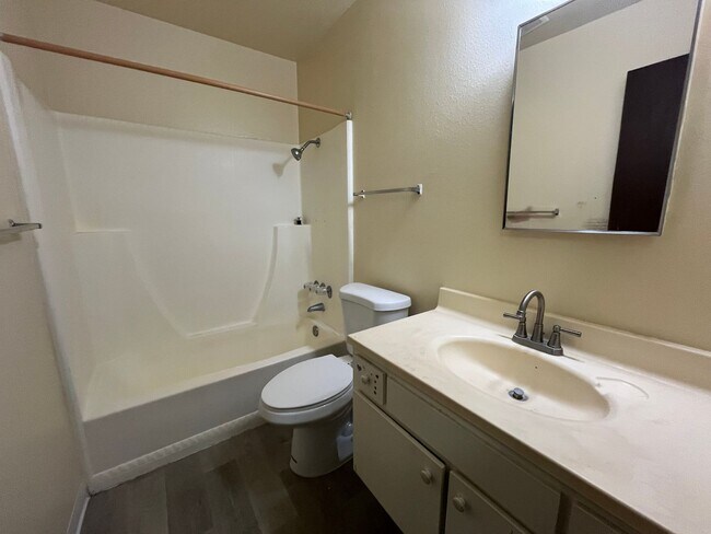 Building Photo - La Jolla Townhome For Rent