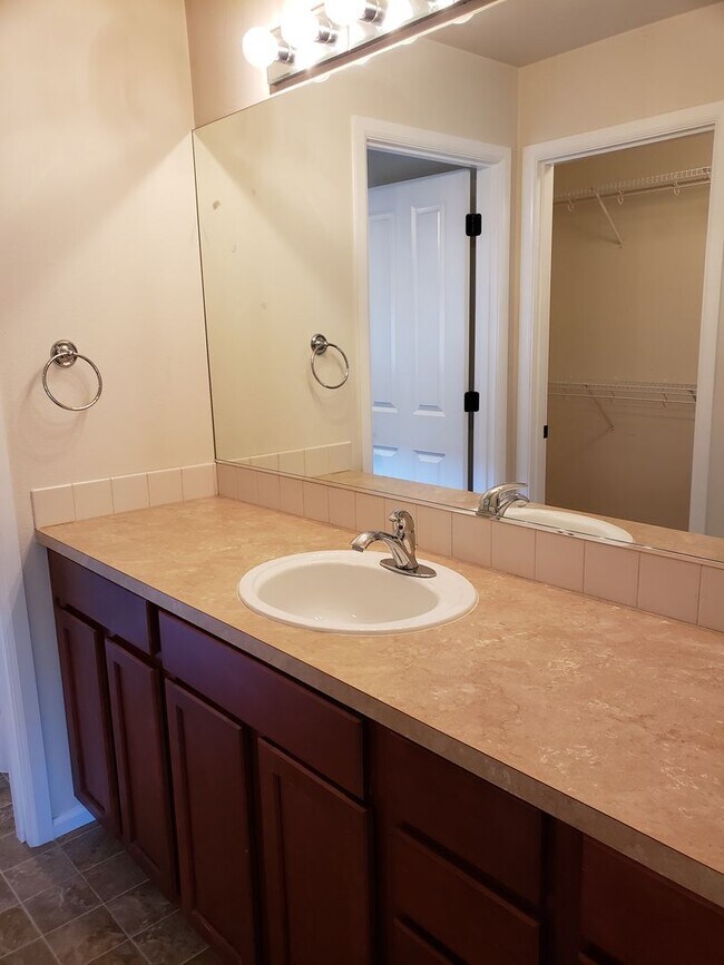 Building Photo - Two Bedroom In Cordata Neighborhood