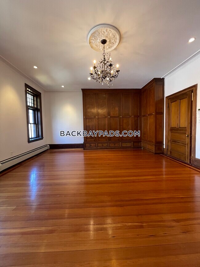 Building Photo - 370 Marlborough St