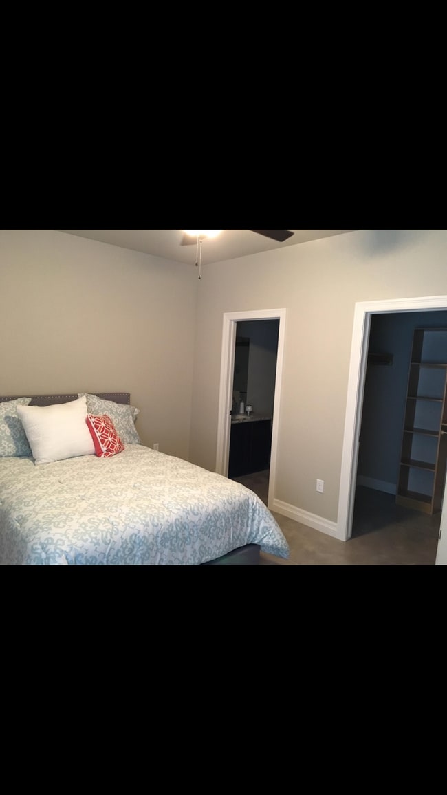 Building Photo - 2846 E 45th Ct N