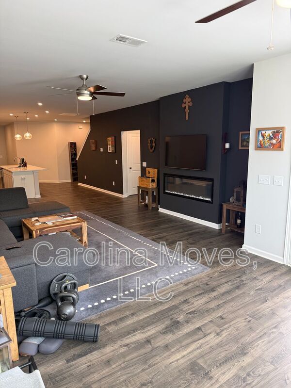 Building Photo - 717 Isleworth Ln