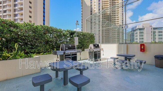 Building Photo - 469 Ena Rd