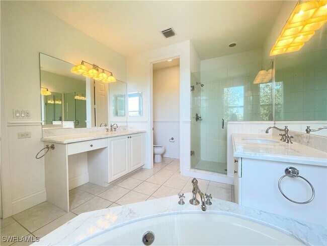 Building Photo - 1370 Mariposa Cir