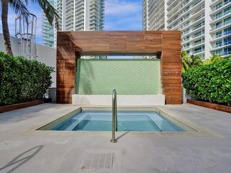Building Photo - 350 S Miami Ave