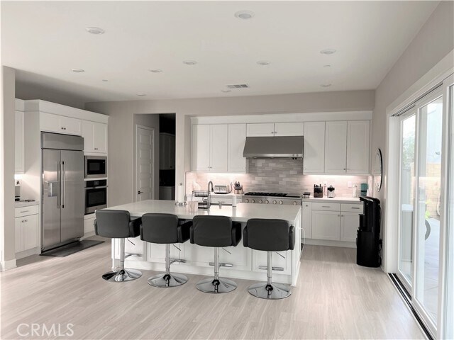 Building Photo - 116 Scale