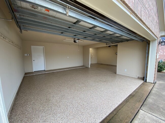 Building Photo - 28251 Chalet Park Dr