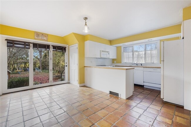 Building Photo - 73 Thames St