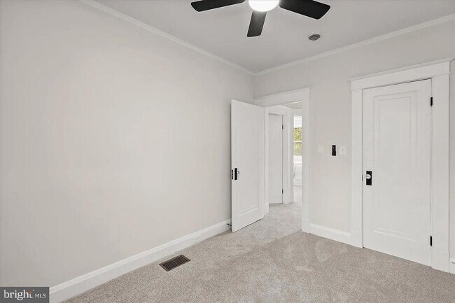 Building Photo - 614 Stamford Rd