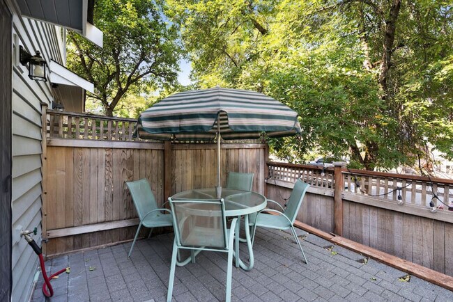 Building Photo - 2025 South Main St