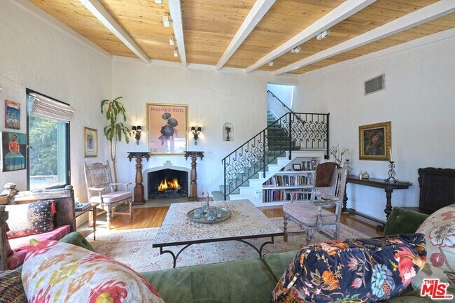 Building Photo - 6855 Los Altos Pl