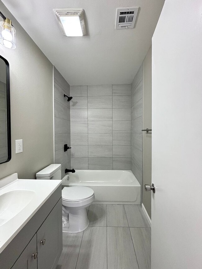 Building Photo - Stunning and Bright home in the heart of the Rose District