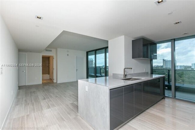 Building Photo - 1451 Brickell Ave