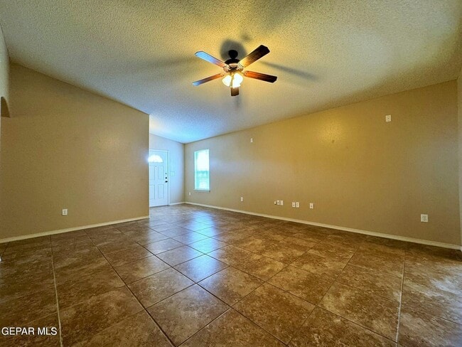 Building Photo - 13981 Sandy Rock Dr