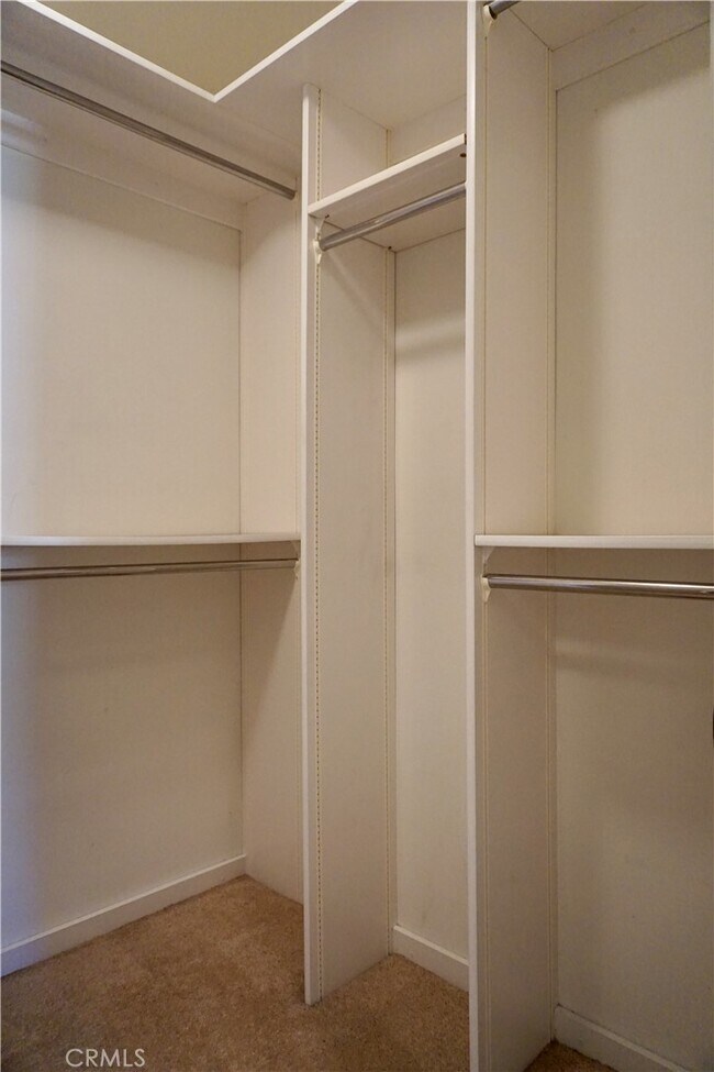 Building Photo - 72 Chantilly-