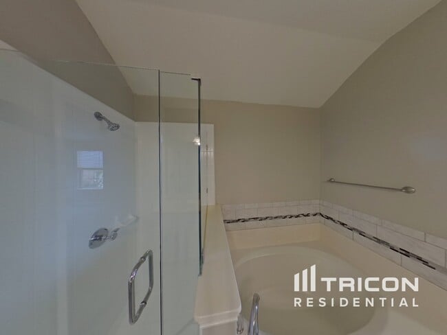 Building Photo - 1420 Deville Cir