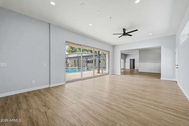 Building Photo - 2311 E Colter St