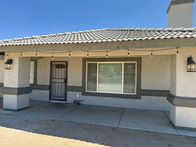 Building Photo - Charming 3-Bedroom Home with Spacious Yard