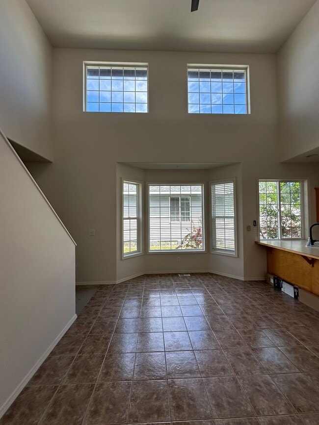 Building Photo - 3 bedroom 2.5 bath off Rd 100