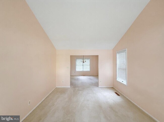 Building Photo - 5 Hunters Ct