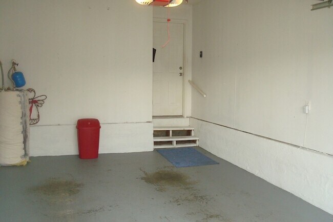 Building Photo - 425 Reavis Ave