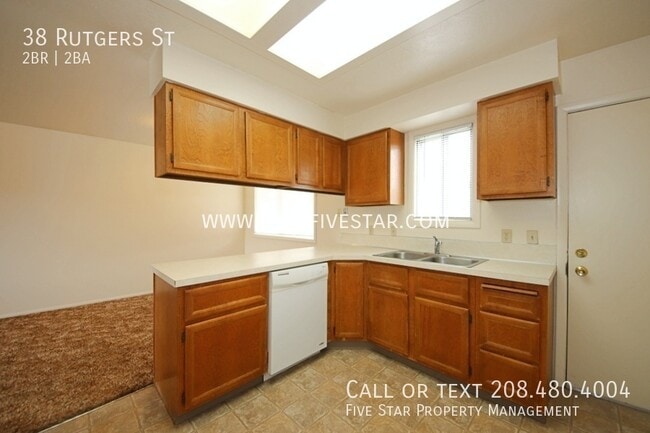 Building Photo - 38 Rutgers St