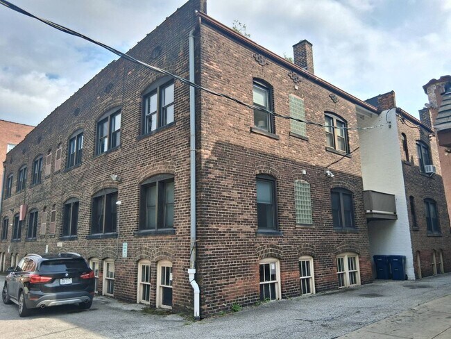 Building Photo - 2469 Overlook Rd
