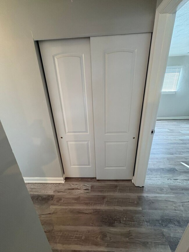 Building Photo - Beautiful updated home with new flooring and fresh paint