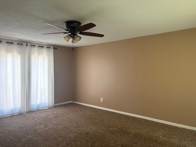 Building Photo - Beautiful 3 bedroom 2 bathroom