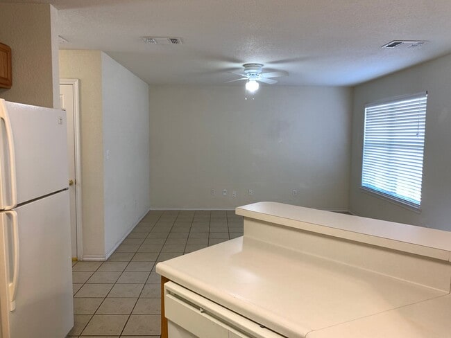 Building Photo - 2/2.5/1   Carpet only on Stairs /Large Fen...
