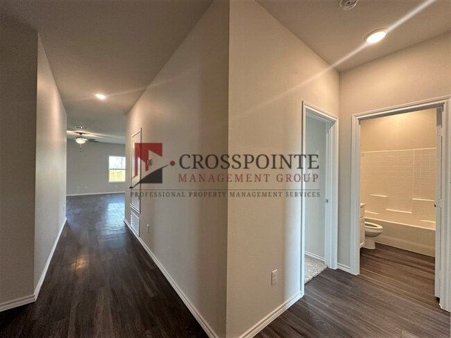 Building Photo - 4 Bedroom 2 Bath in Whitehouse ISD!