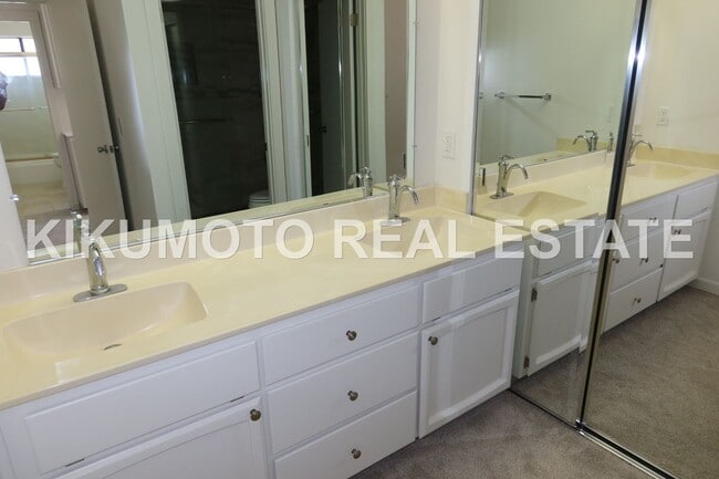 Building Photo - 3 Bedroom 2 1/2 bath Pocket home