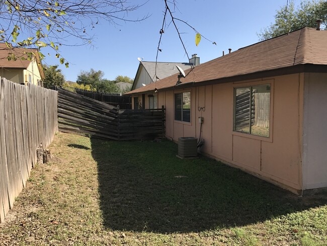 Building Photo - Sandiland