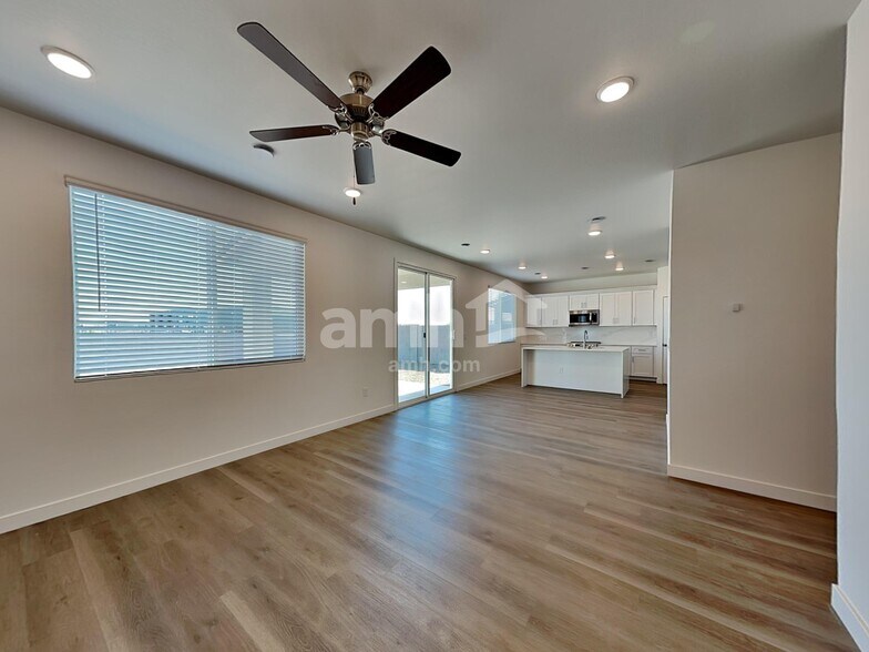 Building Photo - 6967 N 125th Dr