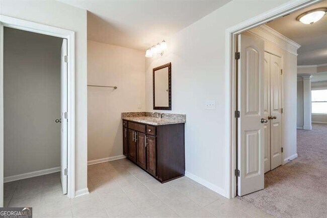 Building Photo - 4215 Miramount Overlook