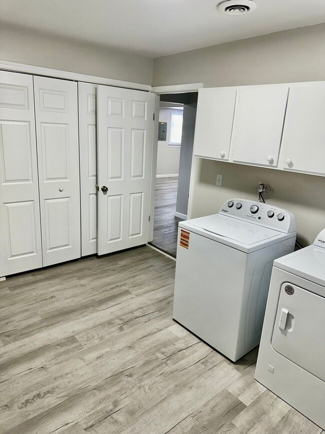 Building Photo - Charming Completely Remodeled Home!