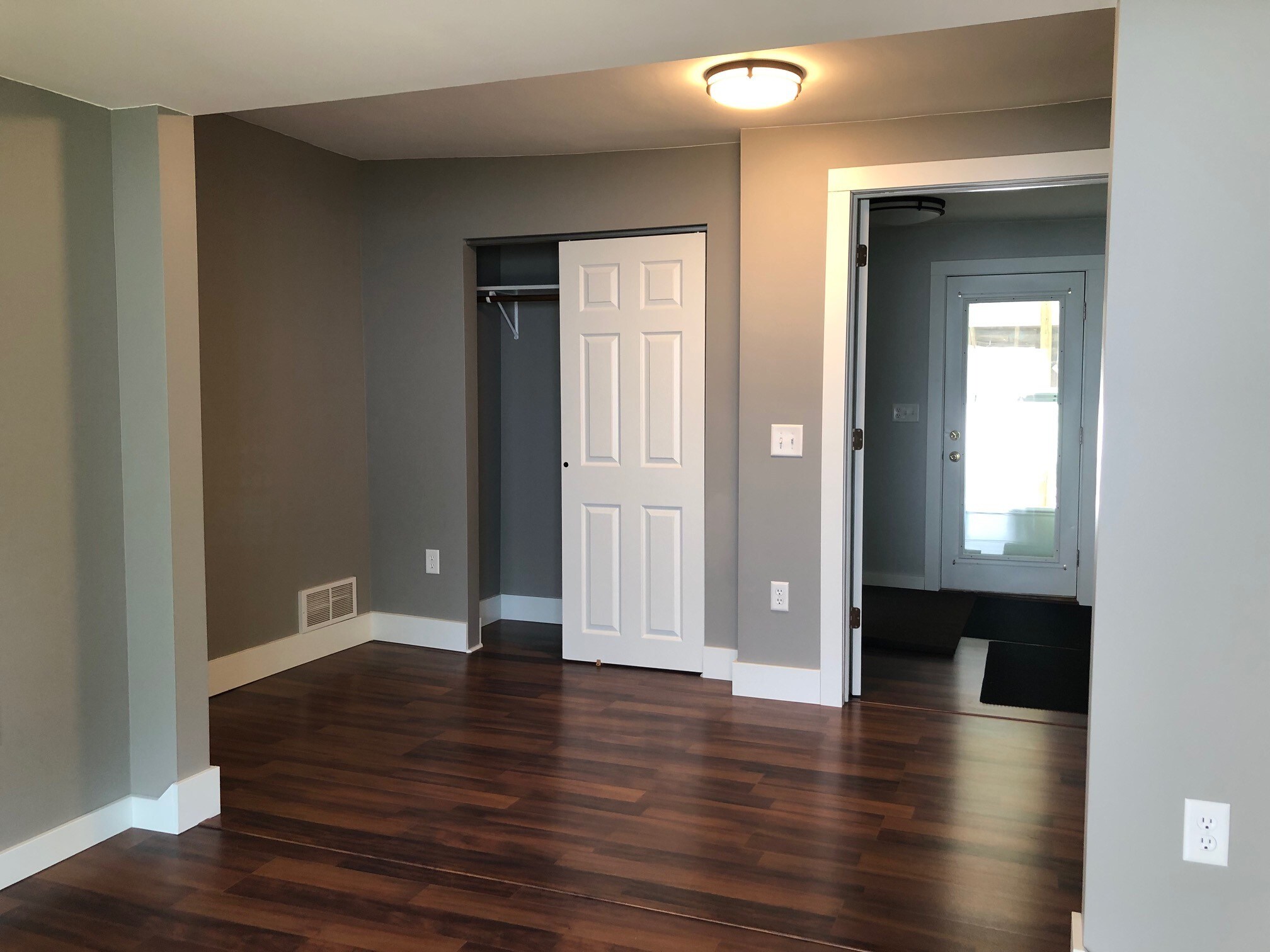 Building Photo - 662 Lamberton St NE