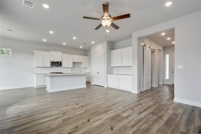 Building Photo - 112 Revere Dr