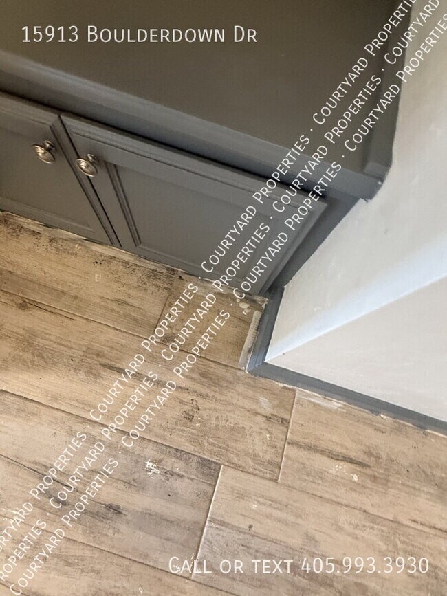 Building Photo - 15913 Boulderdown Dr