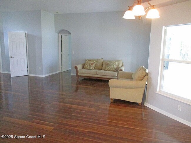 Building Photo - 935 Southlakes Way SW